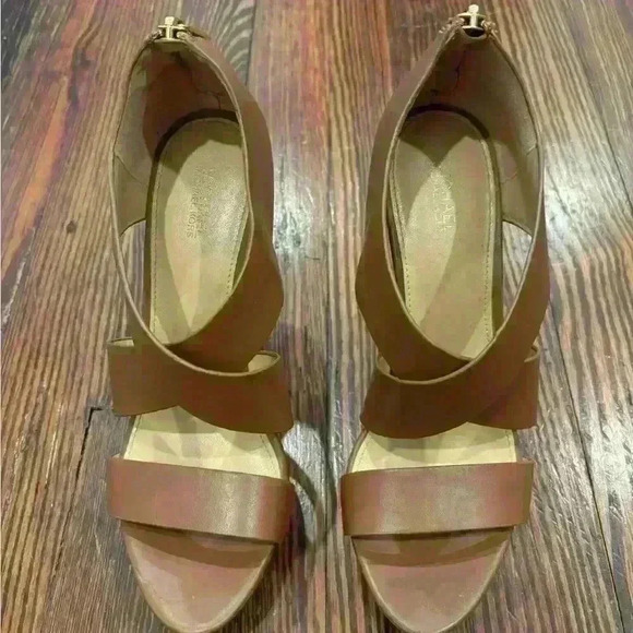 Michael Kors NWOT Elana Brown Leather Strappy Platform Heel Sz 7 - Picture 2 of 8